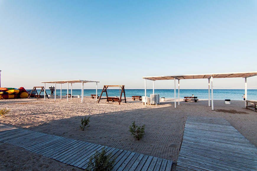 Песчаный  пляж отеля «Дель Мар» в Крыму