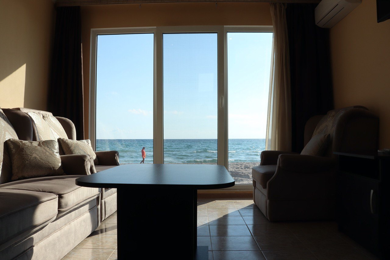 Отель в Штормовом – Люкс 2-комнатный на пляже