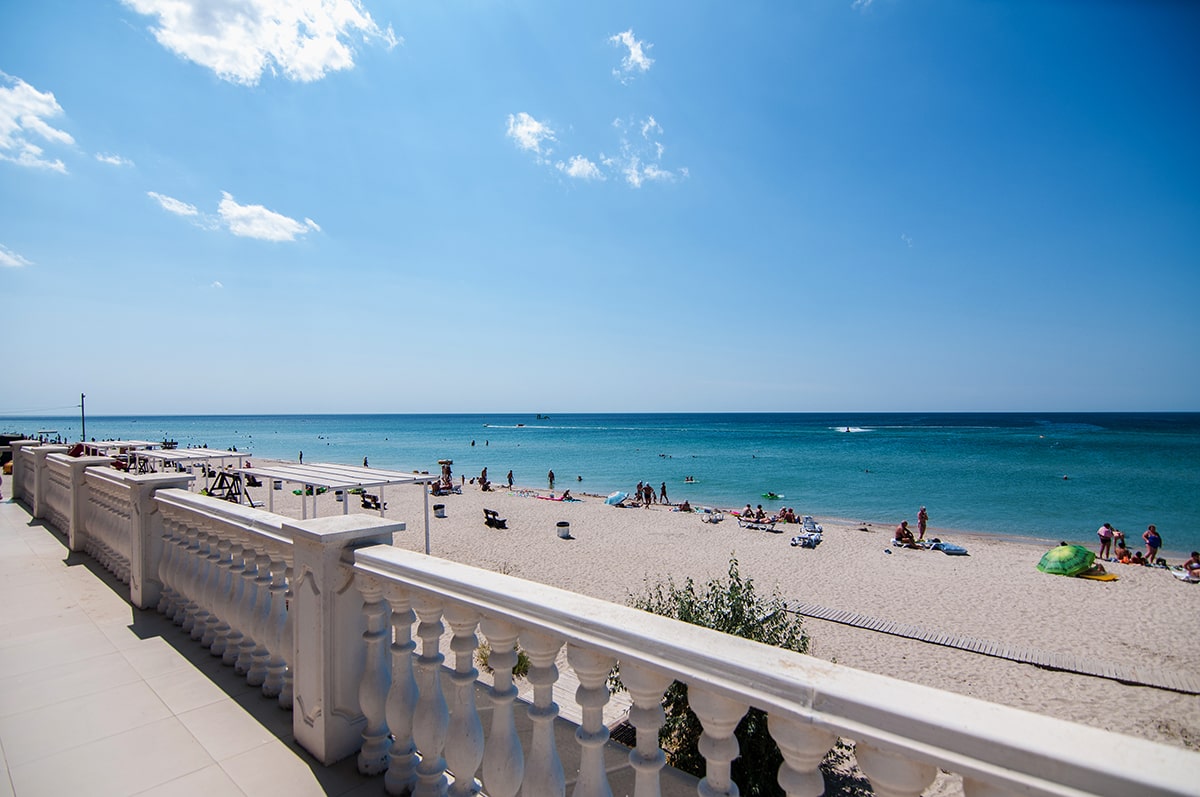 Отдых в Крыму на первой линии в Штормовом