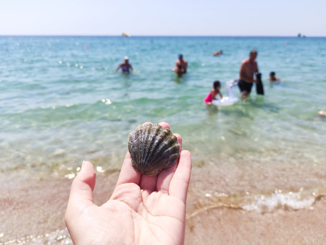 На пляже Пляж в Штормовом Крым