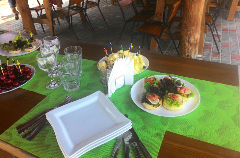 Свадьба в Крыму на берегу моря в отеле Штормового